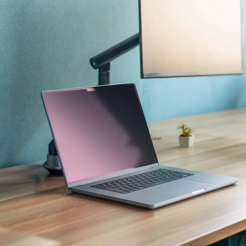 Laptop σε γραφείο
