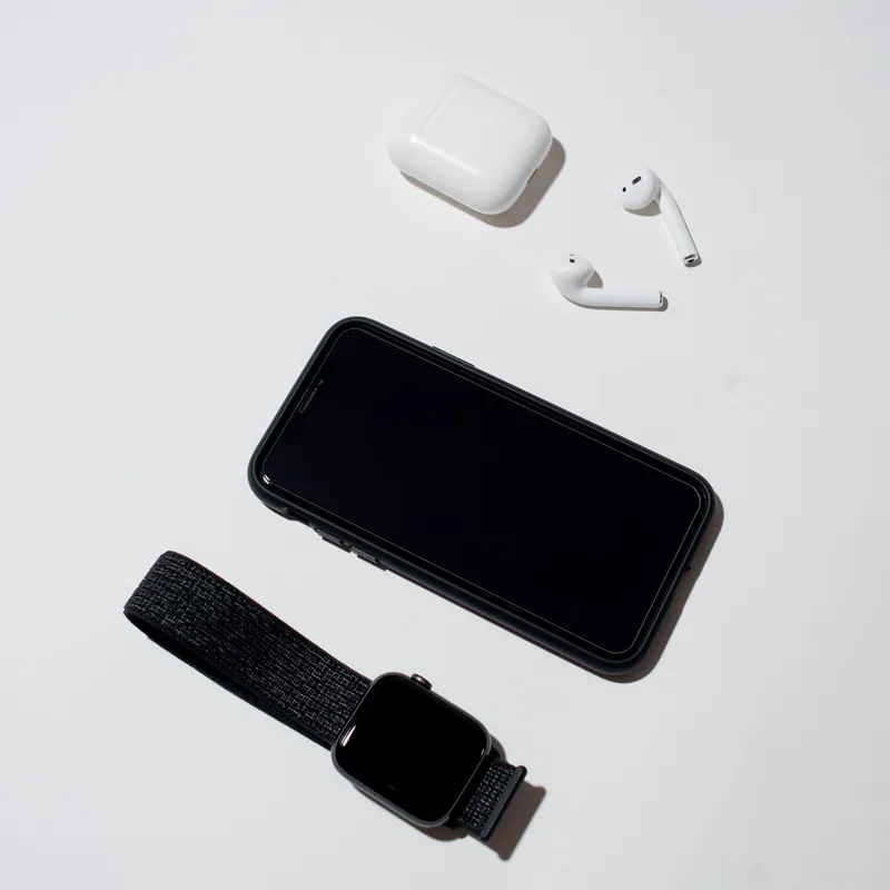 Smartwatch, ακουστικά και κινητό